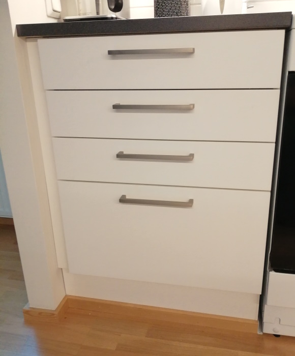 Etupaneeli MDF maalattu - korkeus 137 mm